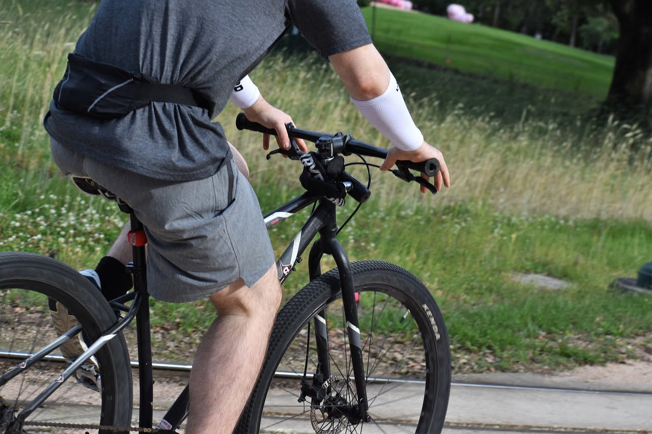 Was sind mögliche Ursachen für Knieschmerzen beim Fahrradfahren